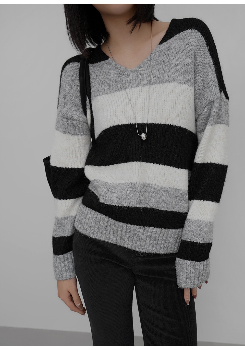 條紋V領落肩針織上衣,KOREA,351213,條紋V領落肩針織上衣,周新品優惠,NEWARRIVAL