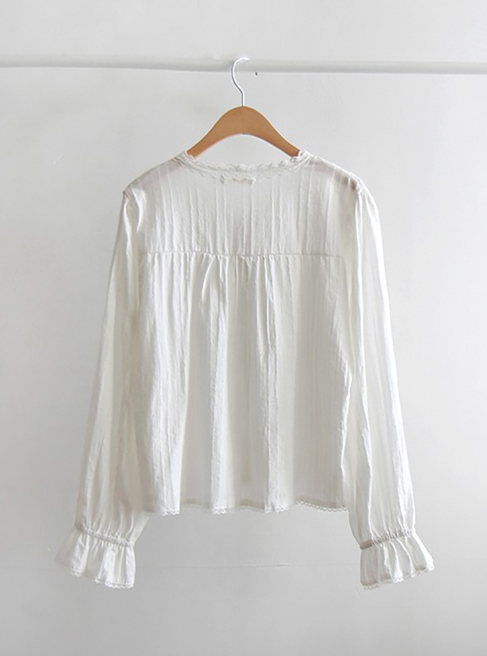 精緻波浪蕾絲V領襯衫,KOREA,354859,精緻波浪蕾絲V領襯衫,周新品優惠,NEWARRIVAL