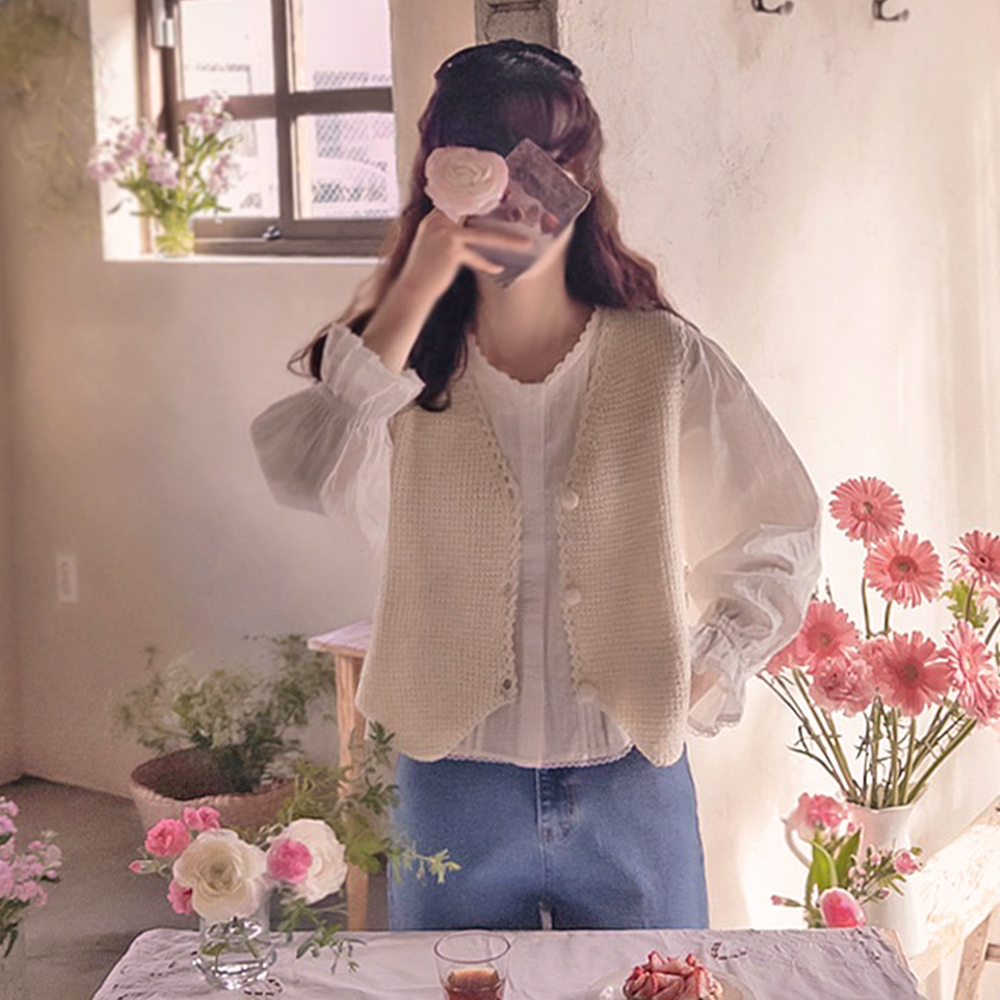 精緻波浪蕾絲V領襯衫