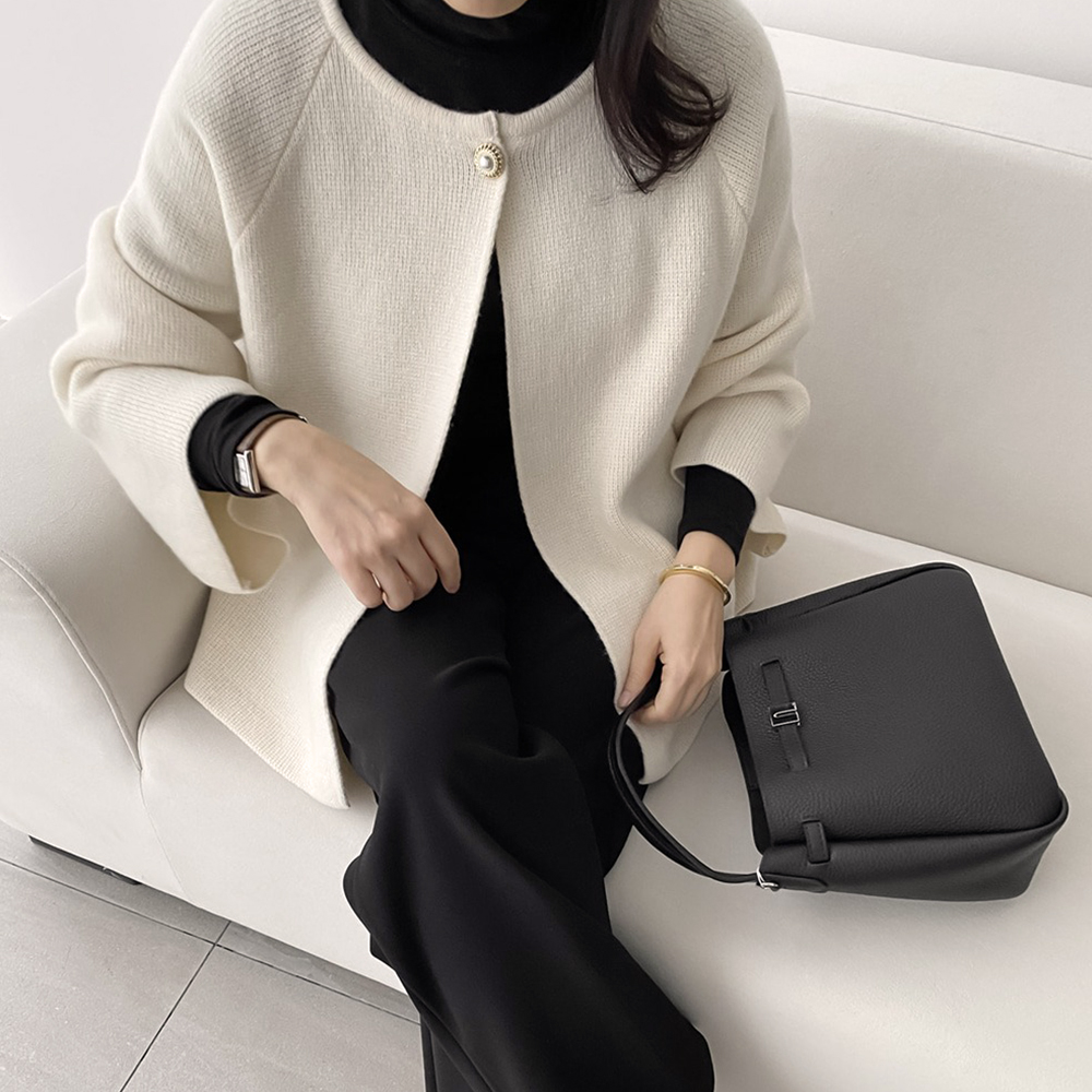 精緻珍珠釦針織外套