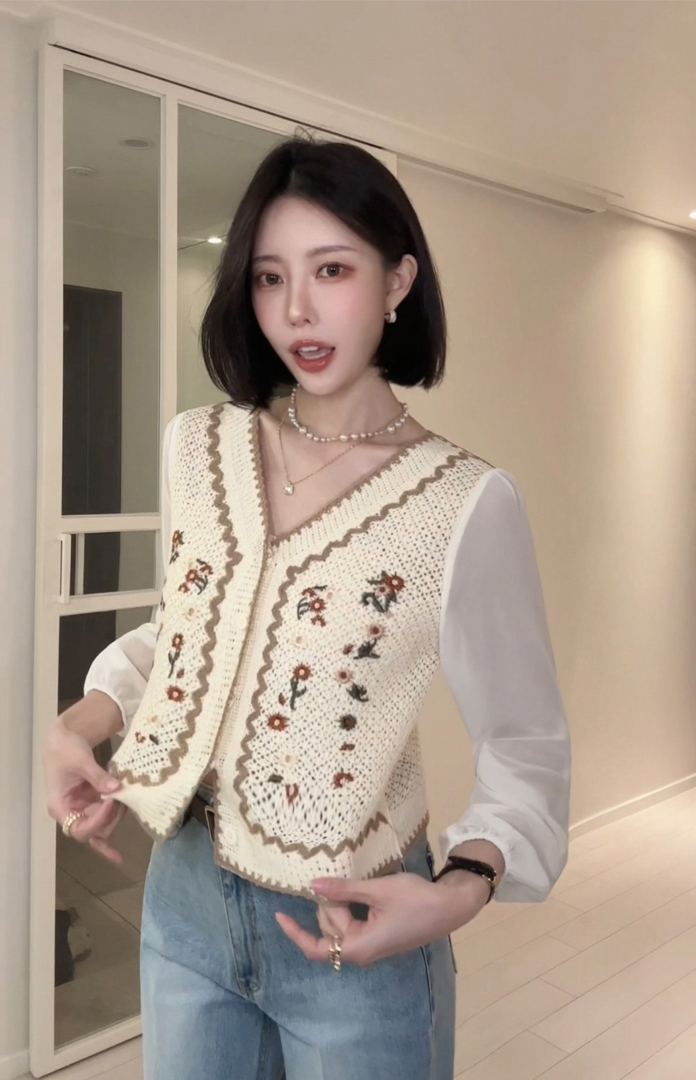 假兩件花卉刺繡上衣,KOREA,355936,假兩件花卉刺繡上衣,領500,999免運