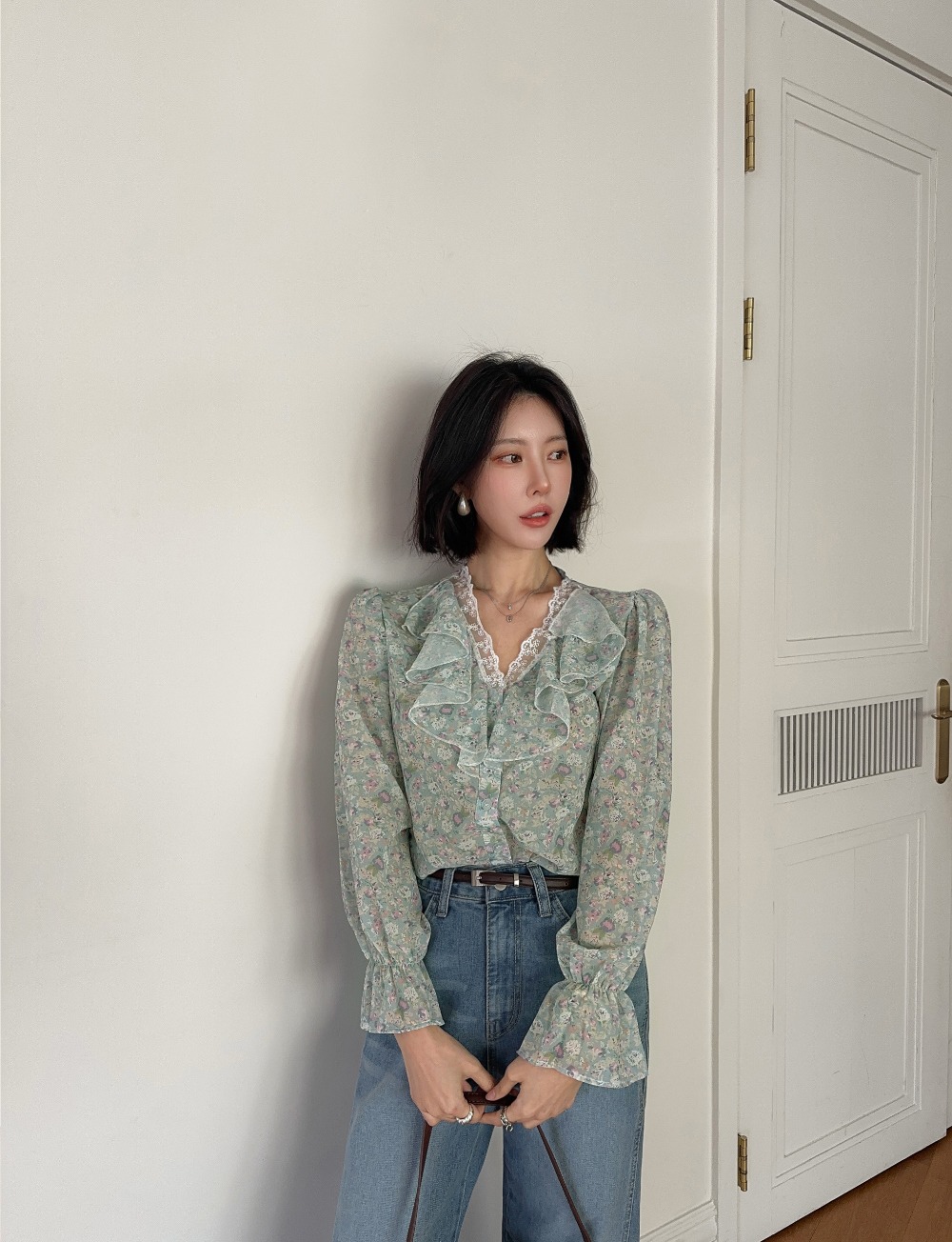 蕾絲荷葉領碎花襯衫,KOREA,354160,蕾絲荷葉領碎花襯衫,領500,999免運