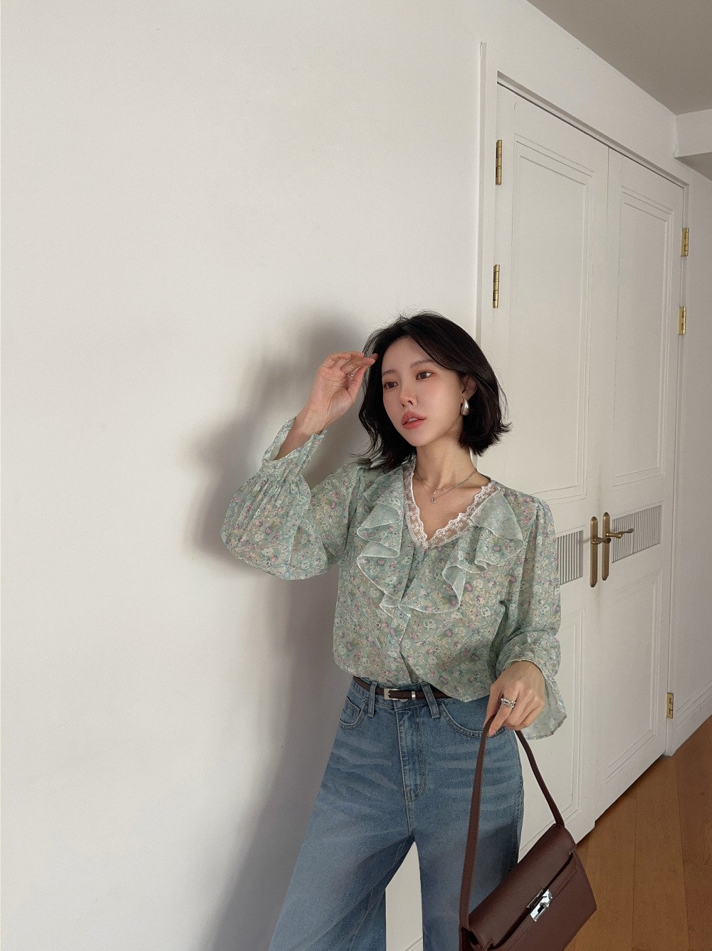 蕾絲荷葉領碎花襯衫,KOREA,354160,蕾絲荷葉領碎花襯衫,領500,999免運