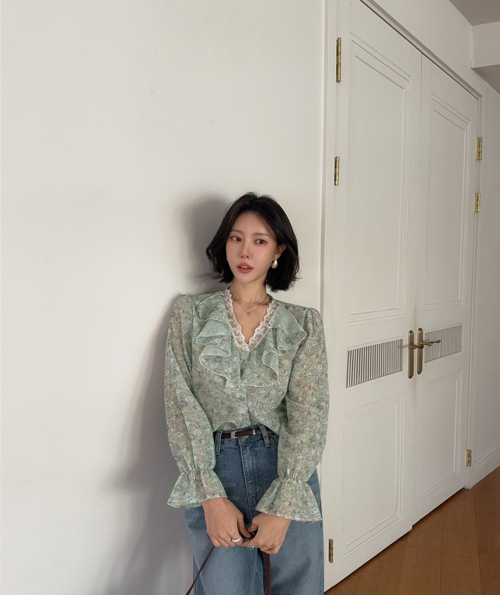 蕾絲荷葉領碎花襯衫,KOREA,354160,蕾絲荷葉領碎花襯衫,領500,999免運