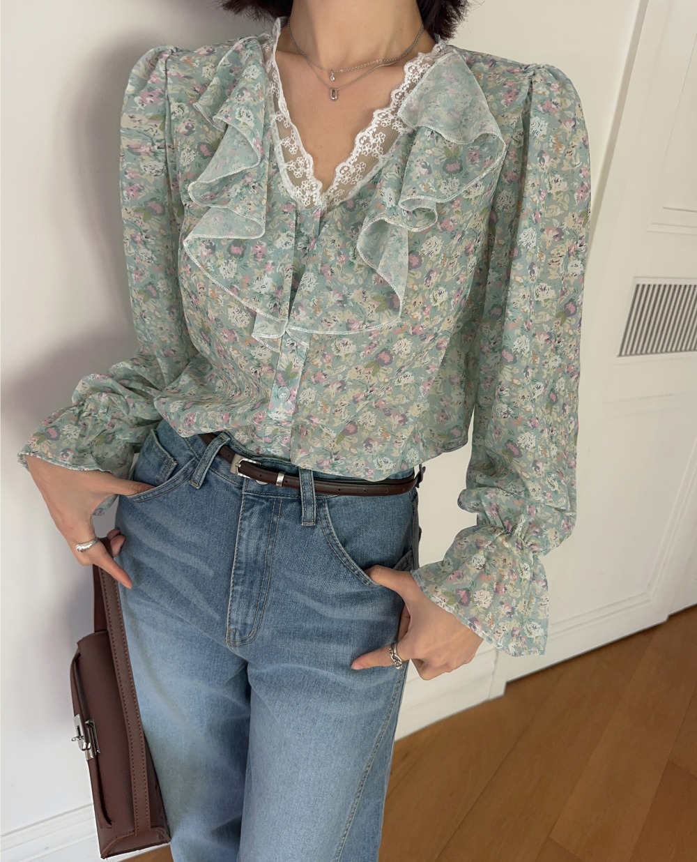 蕾絲荷葉領碎花襯衫,KOREA,354160,蕾絲荷葉領碎花襯衫,領500,999免運