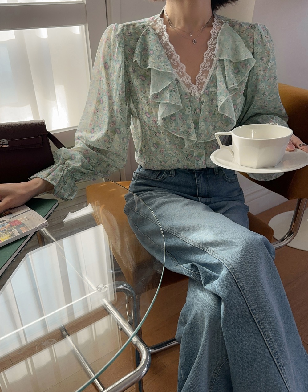 蕾絲荷葉領碎花襯衫,KOREA,354160,蕾絲荷葉領碎花襯衫,領500,999免運