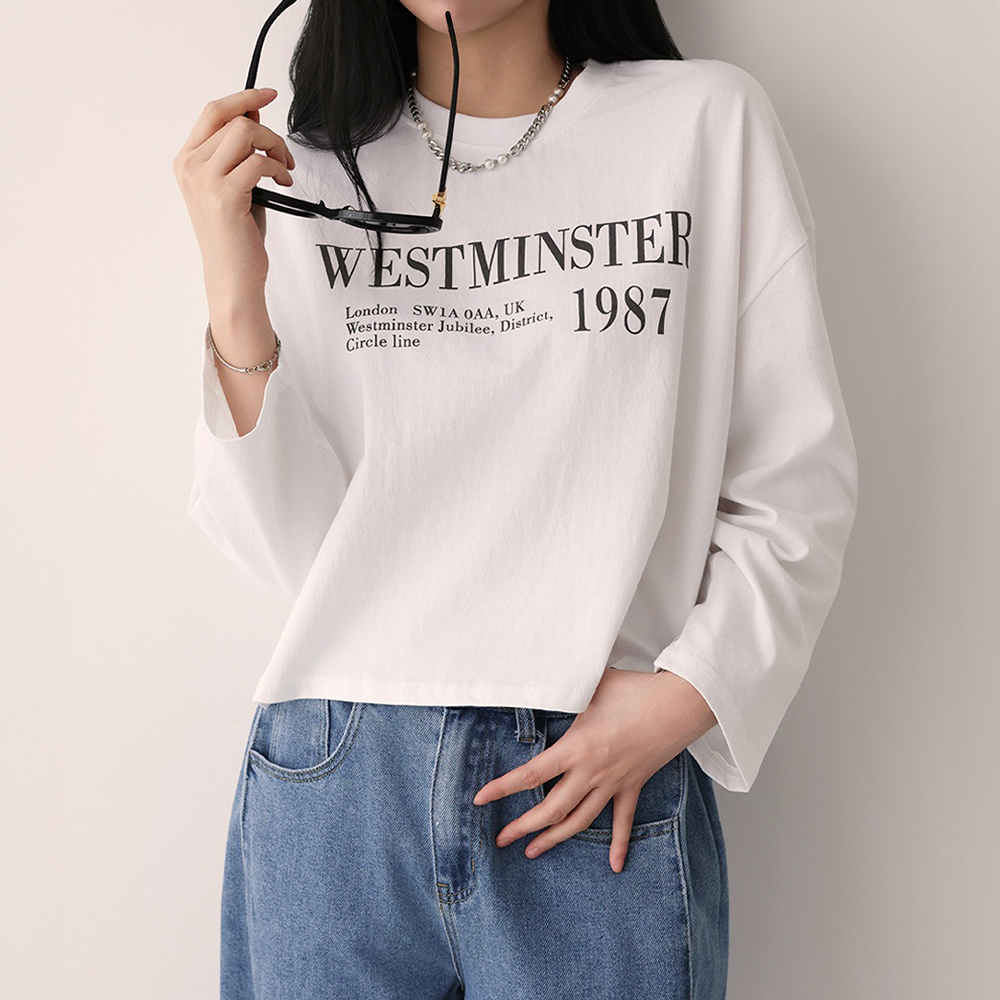 字母印花落肩款上衣