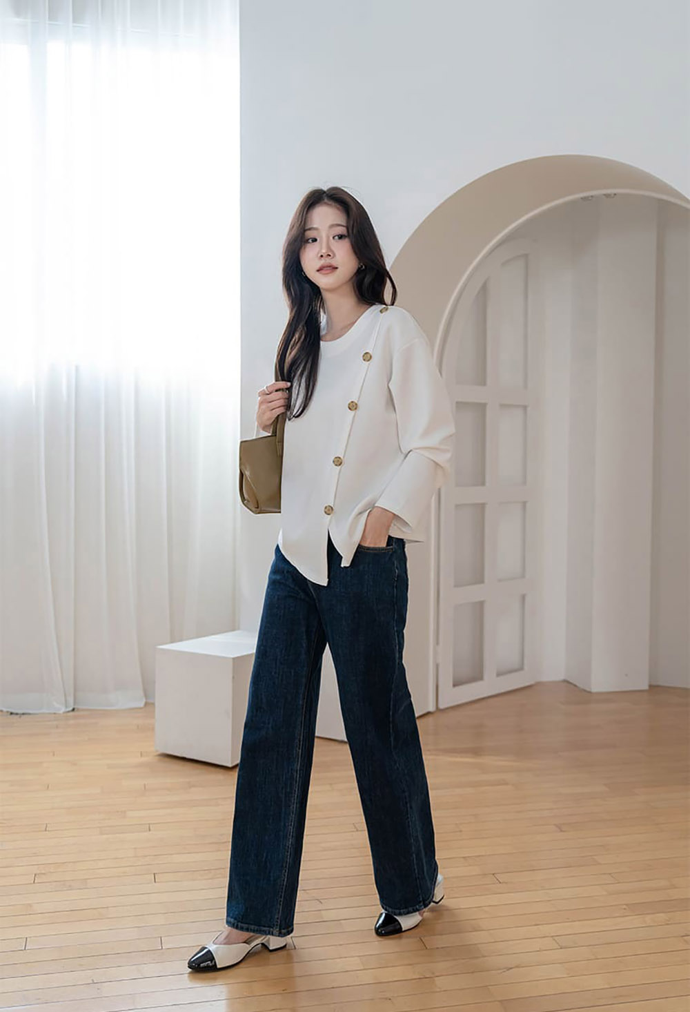 簡約斜釦設計開衩上衣,KOREA,358461,簡約斜釦設計開衩上衣,領500,999免運