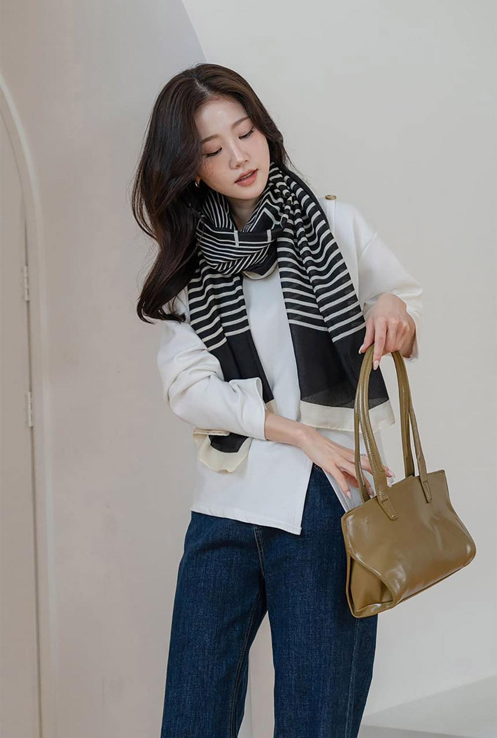 簡約斜釦設計開衩上衣,KOREA,358461,簡約斜釦設計開衩上衣,領500,999免運