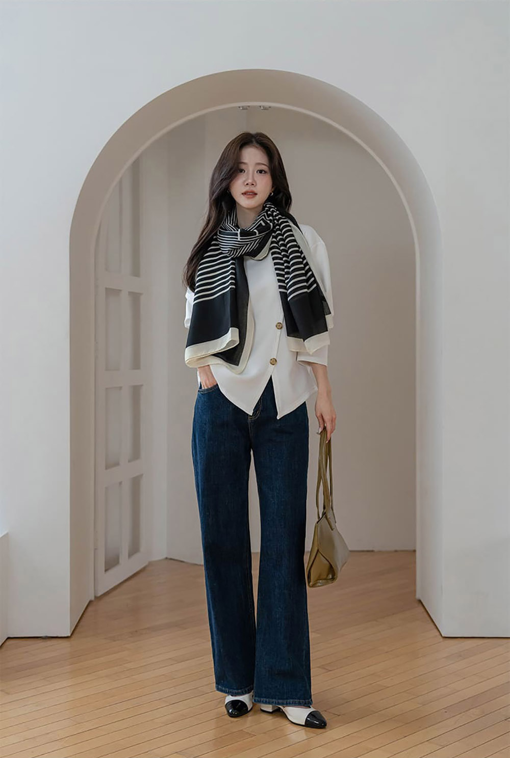 簡約斜釦設計開衩上衣,KOREA,358461,簡約斜釦設計開衩上衣,領500,999免運