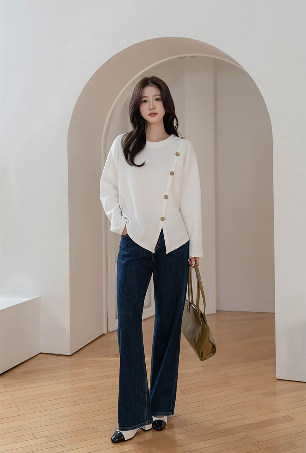 簡約斜釦設計開衩上衣,KOREA,358461,簡約斜釦設計開衩上衣,領500,999免運