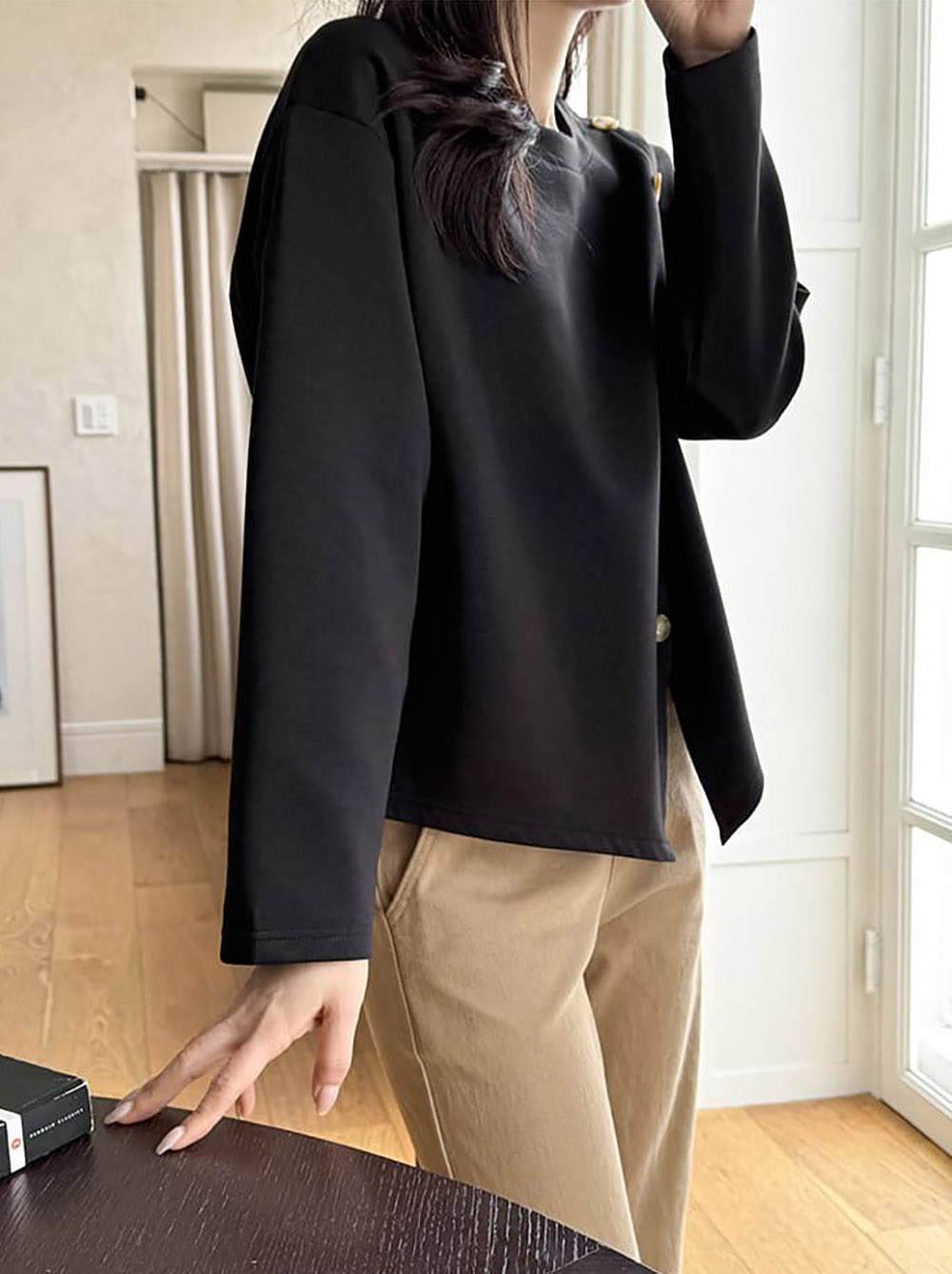 簡約斜釦設計開衩上衣,KOREA,358461,簡約斜釦設計開衩上衣,領500,999免運