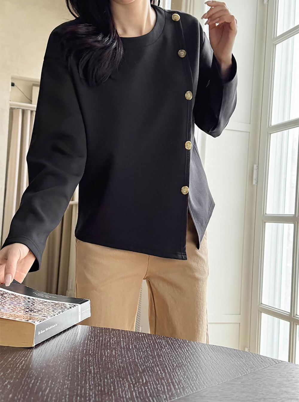 簡約斜釦設計開衩上衣,KOREA,358461,簡約斜釦設計開衩上衣,領500,999免運