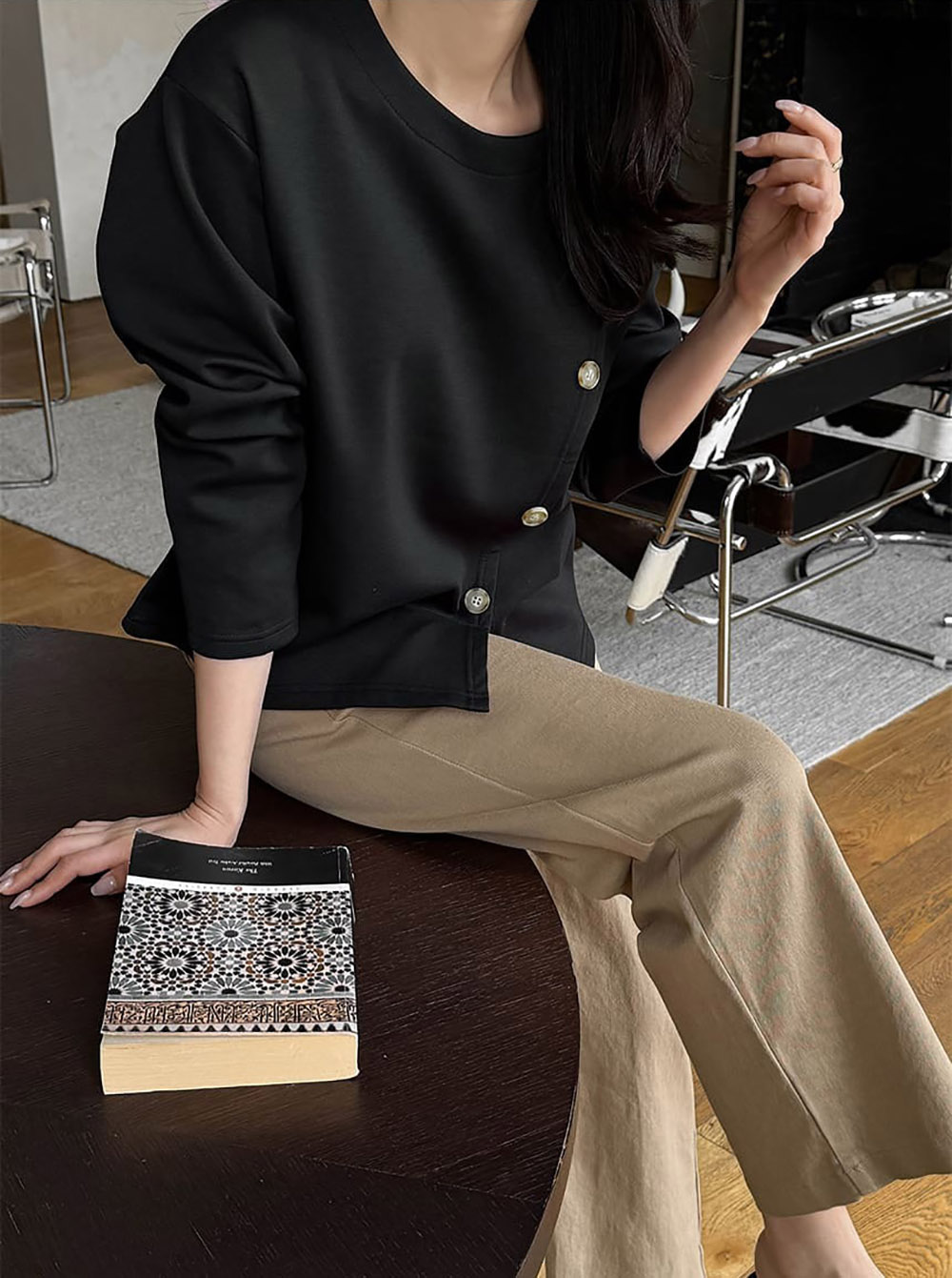 簡約斜釦設計開衩上衣,KOREA,358461,簡約斜釦設計開衩上衣,領500,999免運