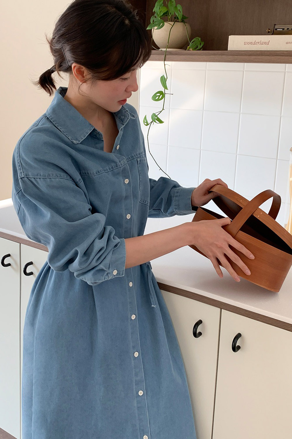 牛仔布襯衫領綁帶洋裝,KOREA,358122,牛仔布襯衫領綁帶洋裝,領500,999免運