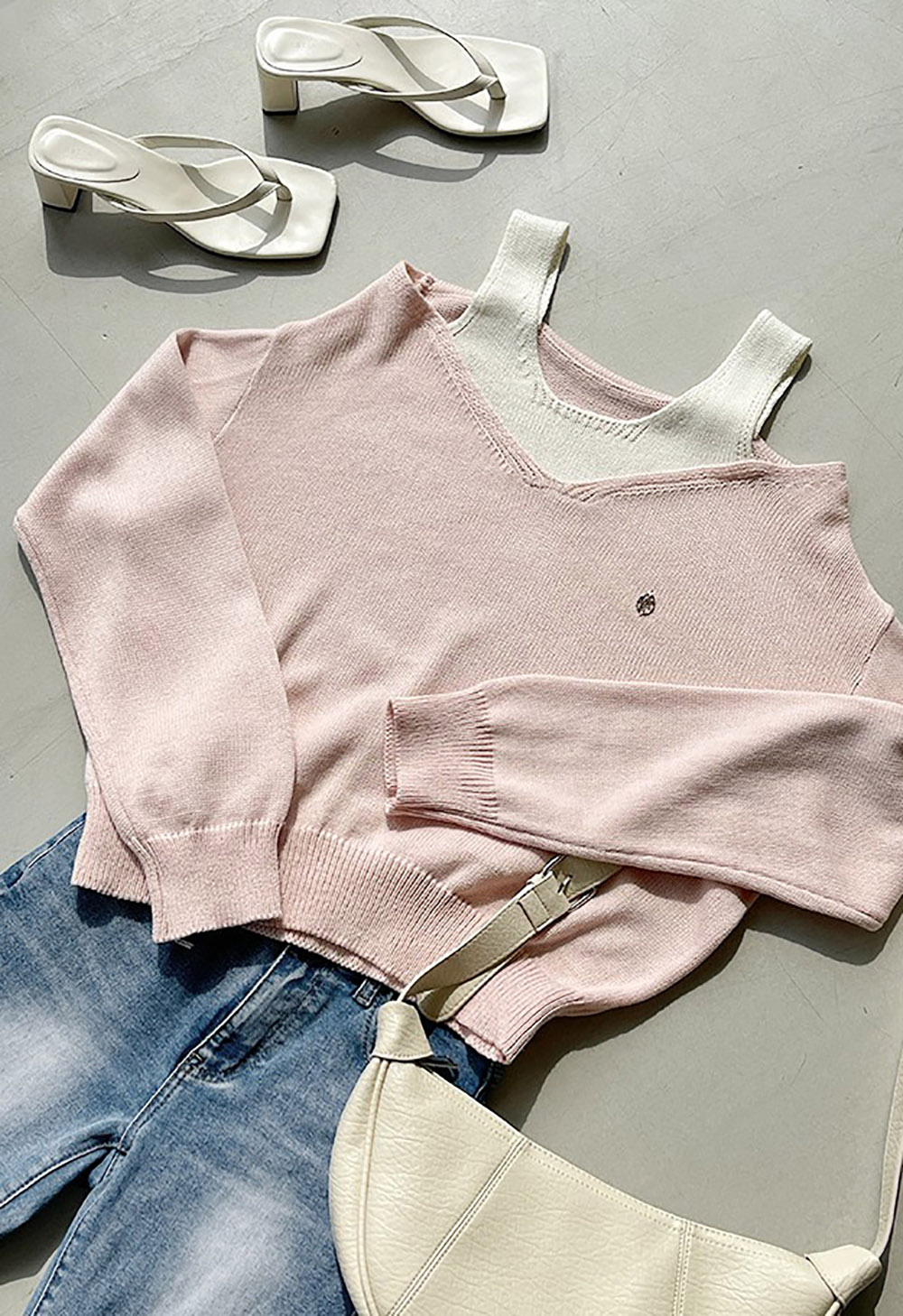 撞色露肩設計針織上衣,KOREA,358709,撞色露肩設計針織上衣,周新品優惠,NEWARRIVAL