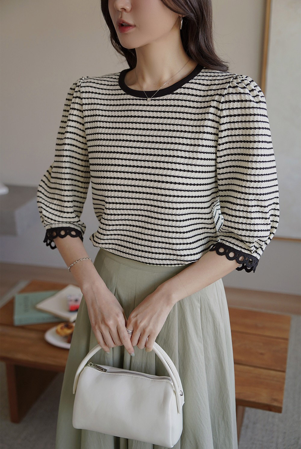 蕾絲袖口氣質條紋上衣,KOREA,358856,蕾絲袖口氣質條紋上衣,周新品優惠,NEWARRIVAL