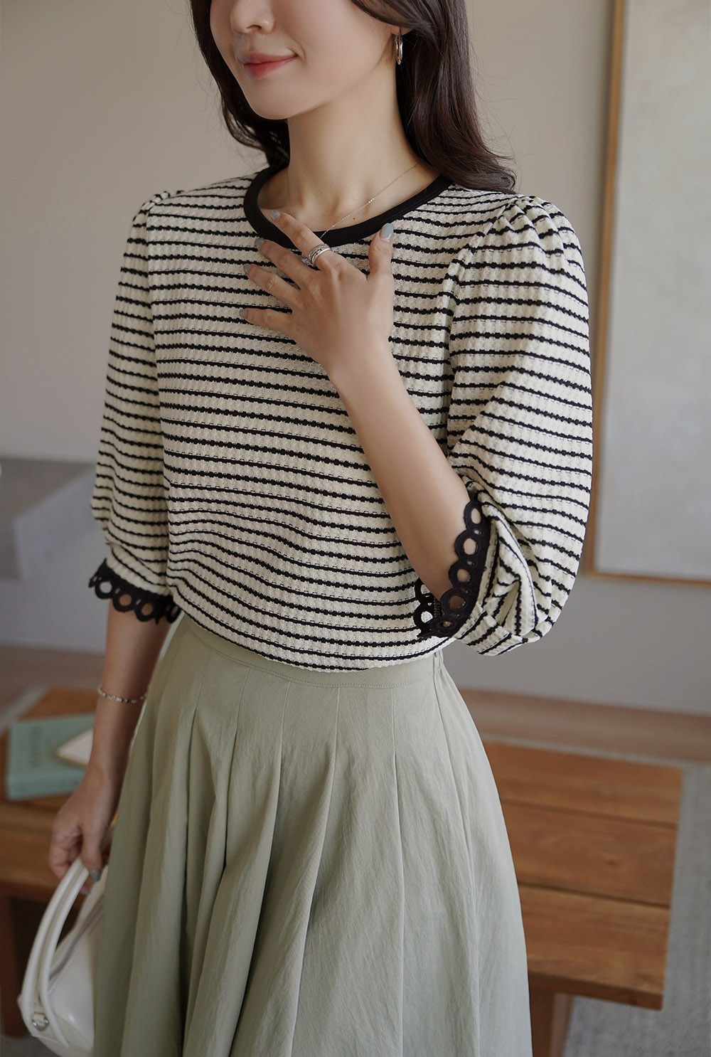 蕾絲袖口氣質條紋上衣,KOREA,358856,蕾絲袖口氣質條紋上衣,周新品優惠,NEWARRIVAL