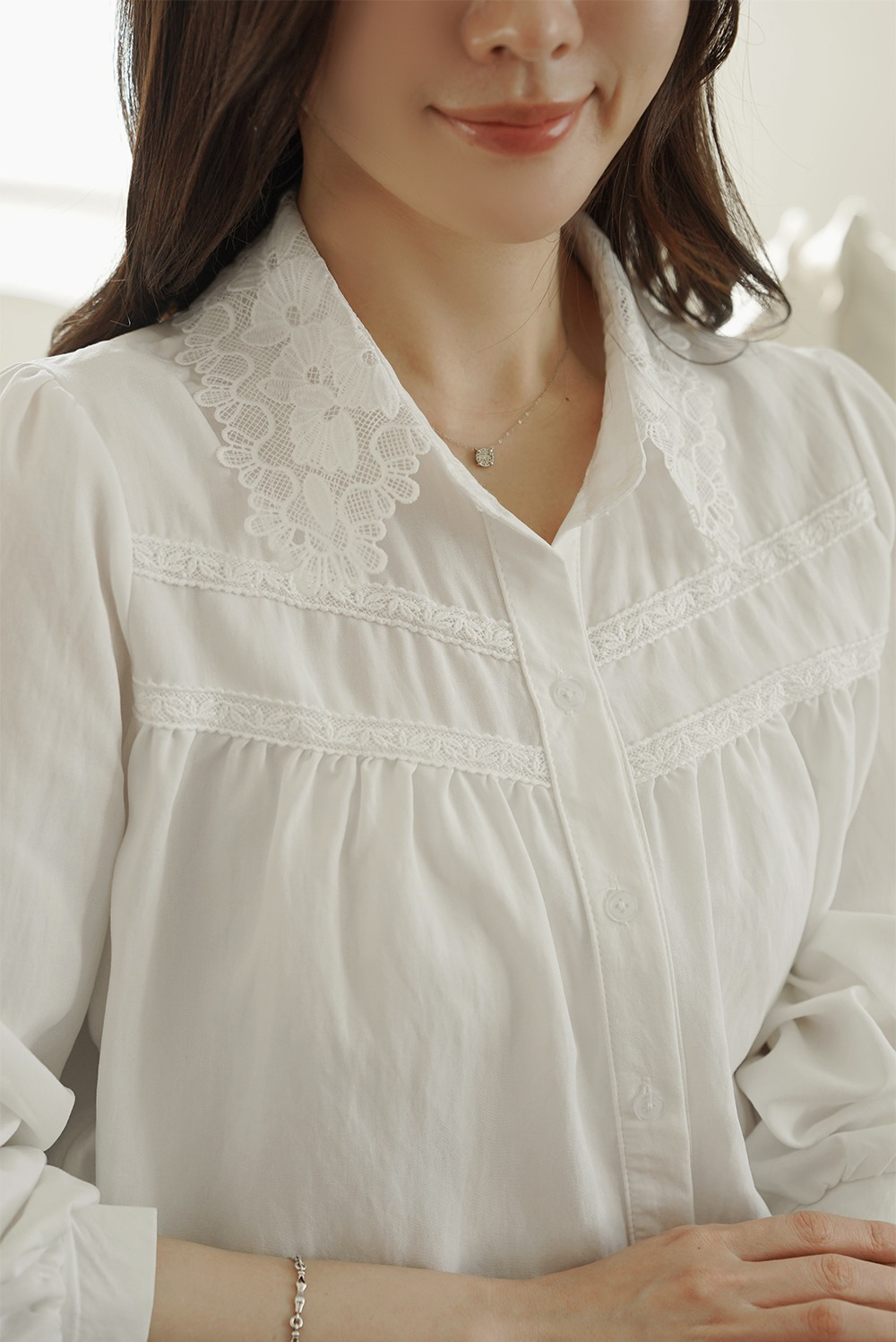 精緻刺繡蕾絲領襯衫,KOREA,359672,精緻刺繡蕾絲領襯衫,領500,999免運