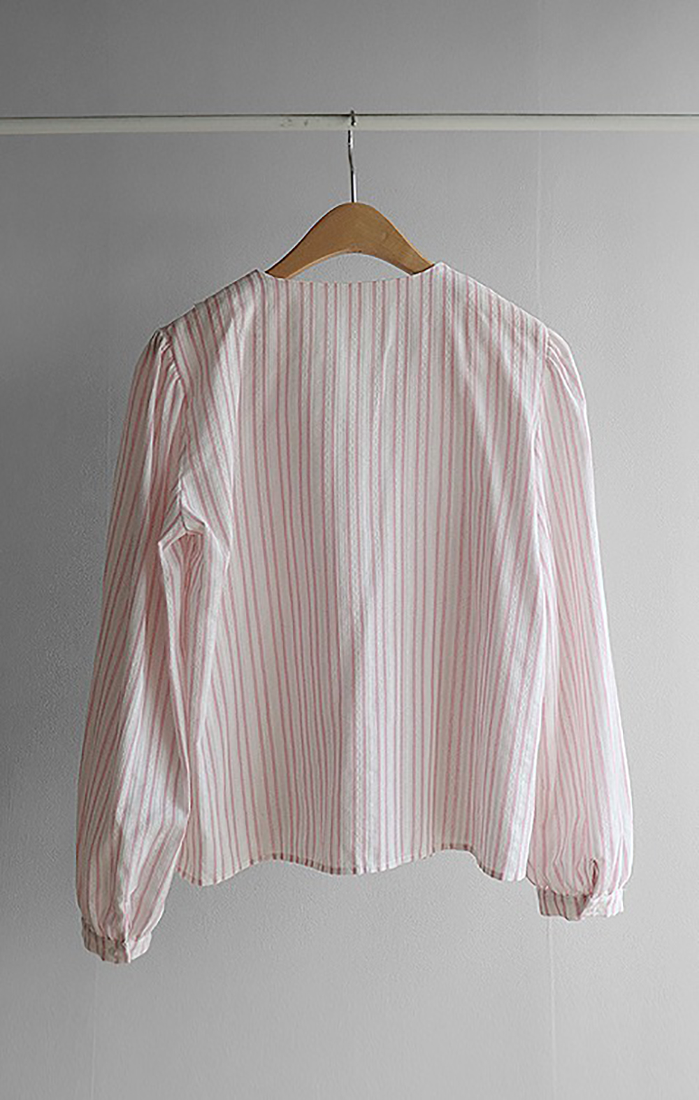 蕾絲花邊領泡泡袖襯衫,KOREA,360564,蕾絲花邊領泡泡袖襯衫,領500,999免運