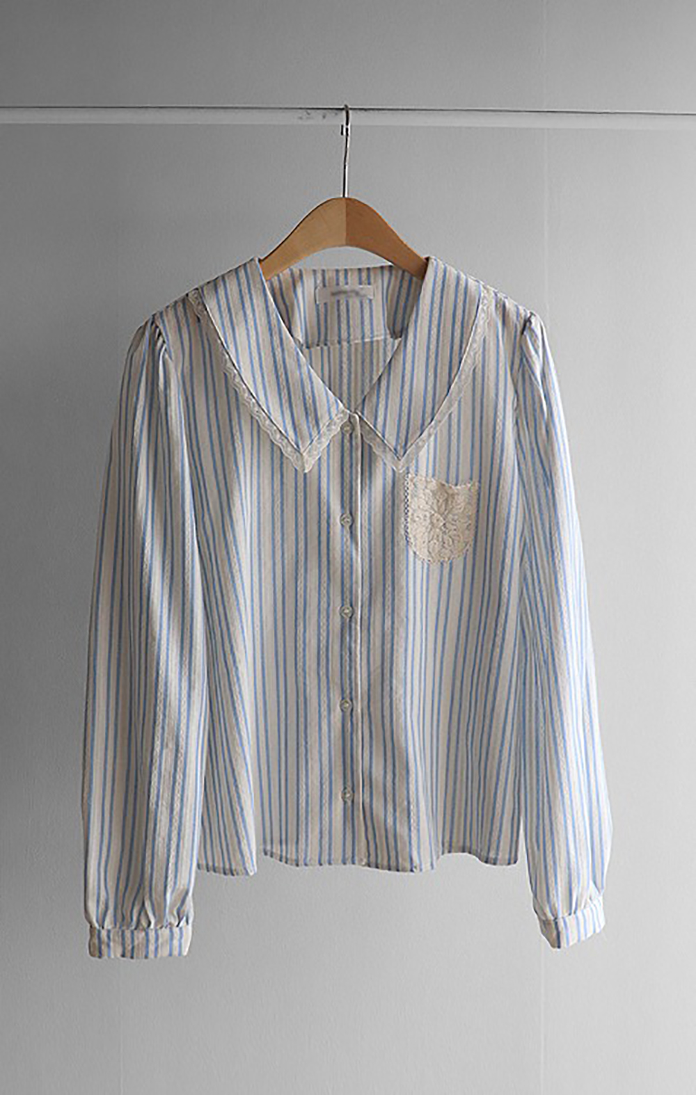 蕾絲花邊領泡泡袖襯衫,KOREA,360564,蕾絲花邊領泡泡袖襯衫,領500,999免運