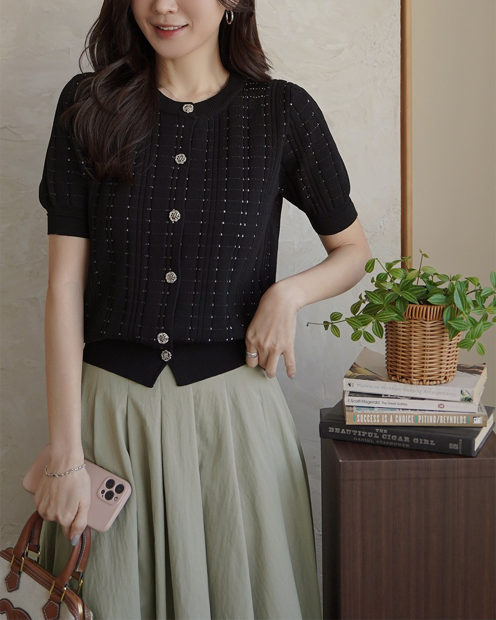 優雅銀釦壓紋針織上衣,KOREA,360633,優雅銀釦壓紋針織上衣,領500,999免運