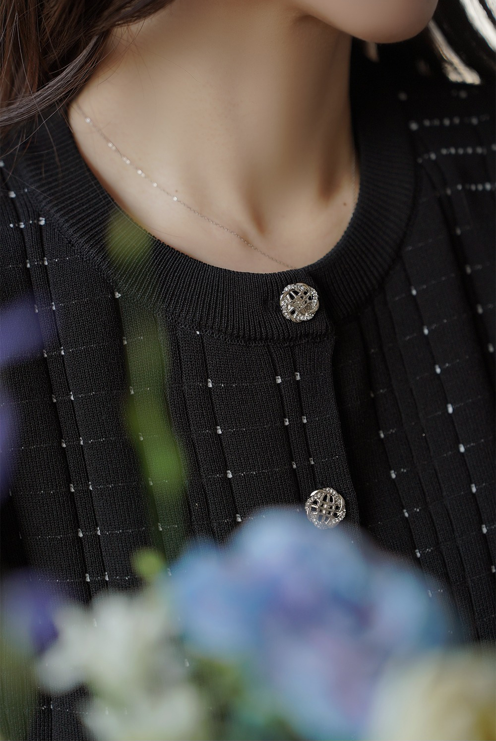 優雅銀釦壓紋針織上衣,KOREA,360633,優雅銀釦壓紋針織上衣,領500,999免運