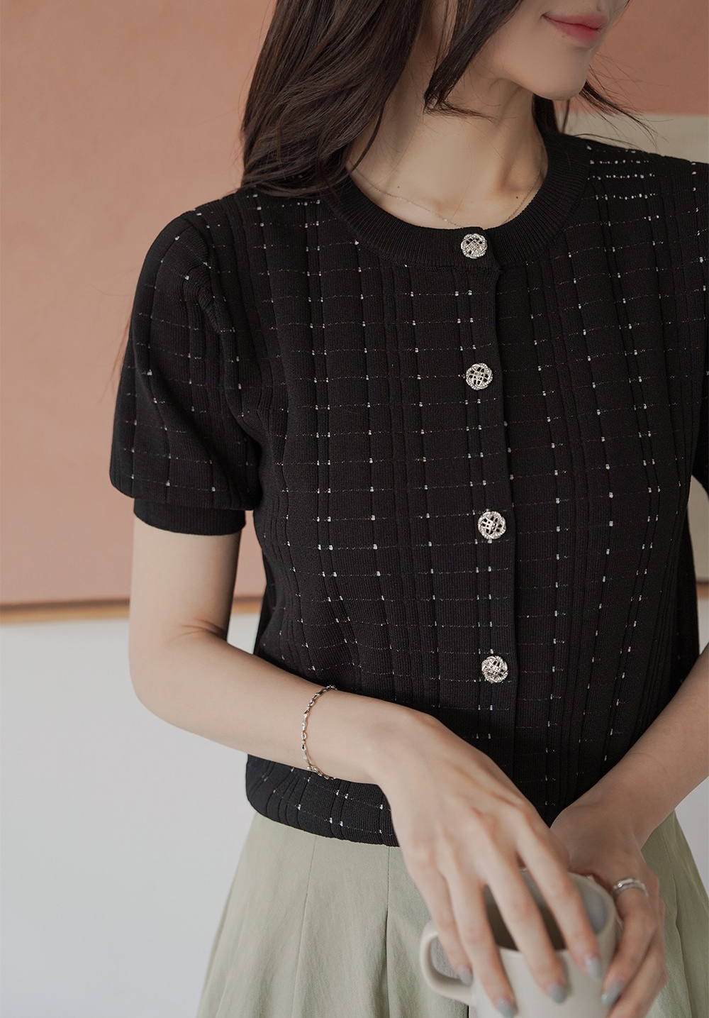 優雅銀釦壓紋針織上衣,KOREA,360633,優雅銀釦壓紋針織上衣,領500,999免運