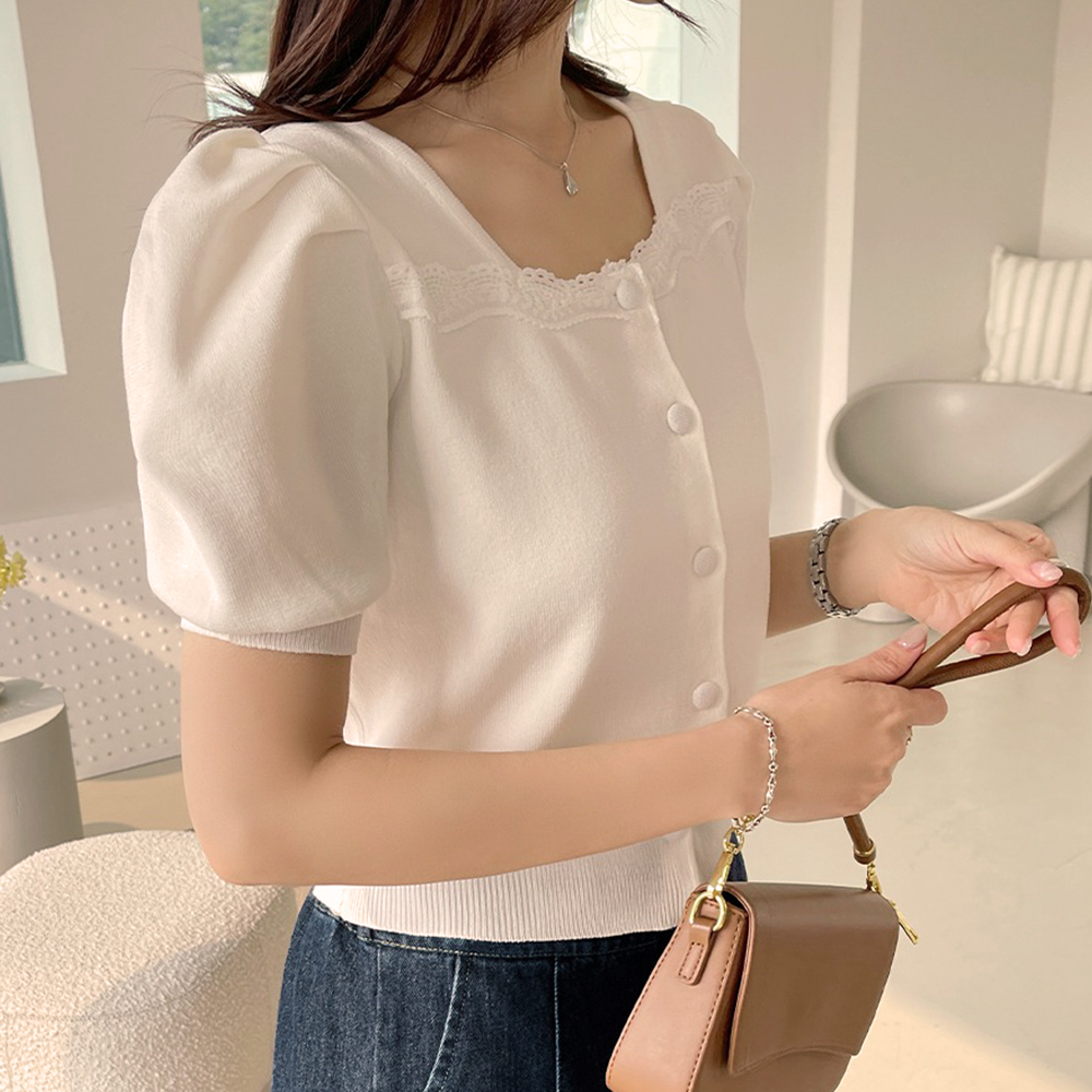 方領蕾絲泡泡袖上衣