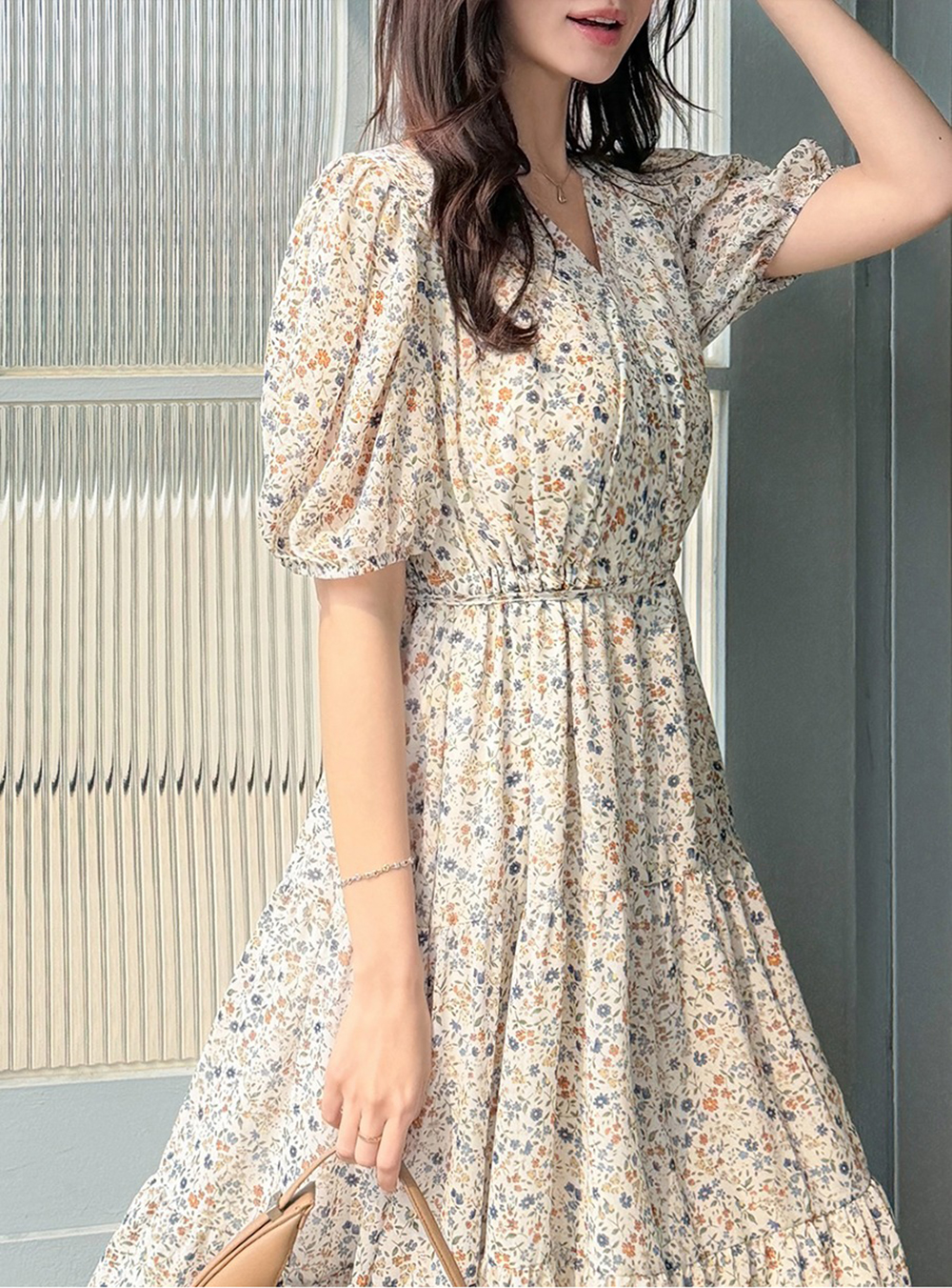 V領碎花飄逸雪紡洋裝,KOREA,361584,V領碎花飄逸雪紡洋裝,領500,999免運