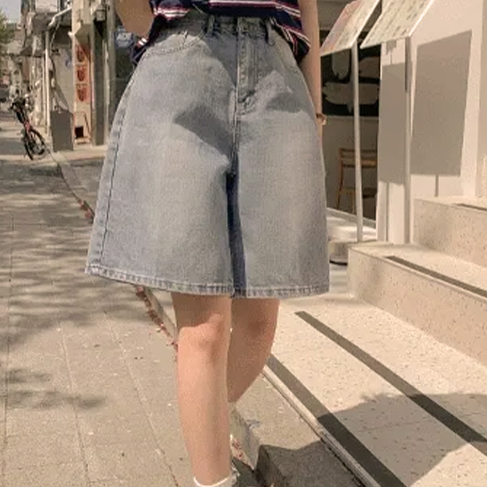 休閒百搭款牛仔短褲