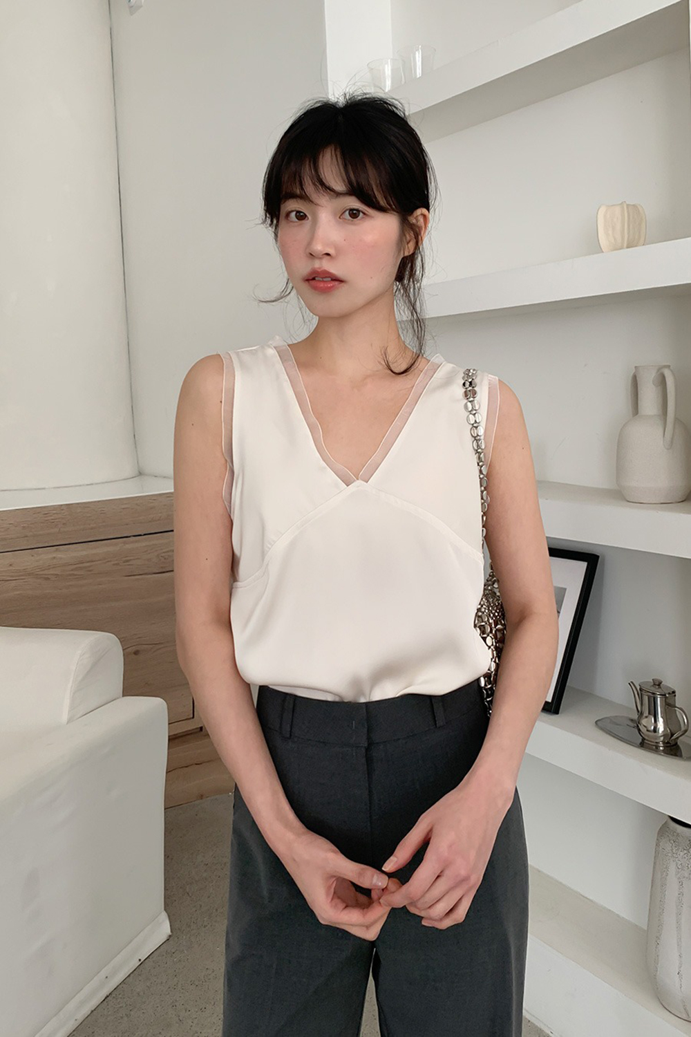 緞面蕾絲拼接V領背心,KOREA,363644,緞面蕾絲拼接V領背心,領500,999免運