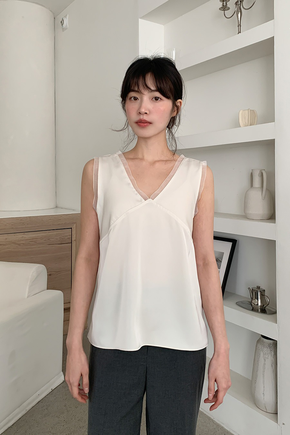 緞面蕾絲拼接V領背心,KOREA,363644,緞面蕾絲拼接V領背心,領500,999免運