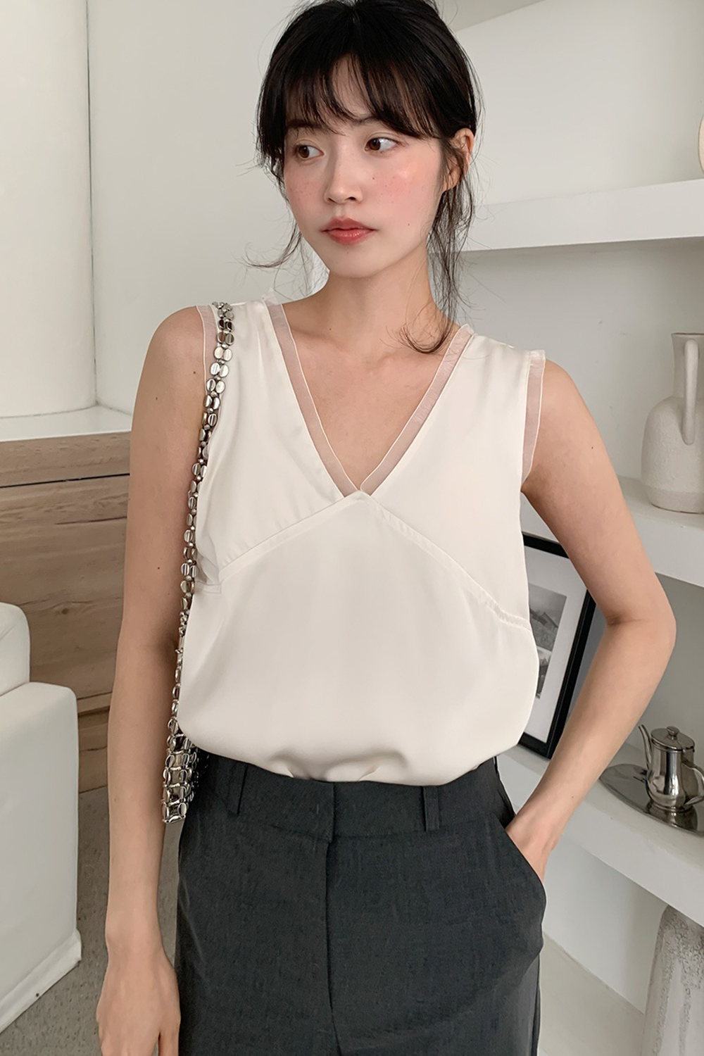 緞面蕾絲拼接V領背心,KOREA,363644,緞面蕾絲拼接V領背心,領500,999免運