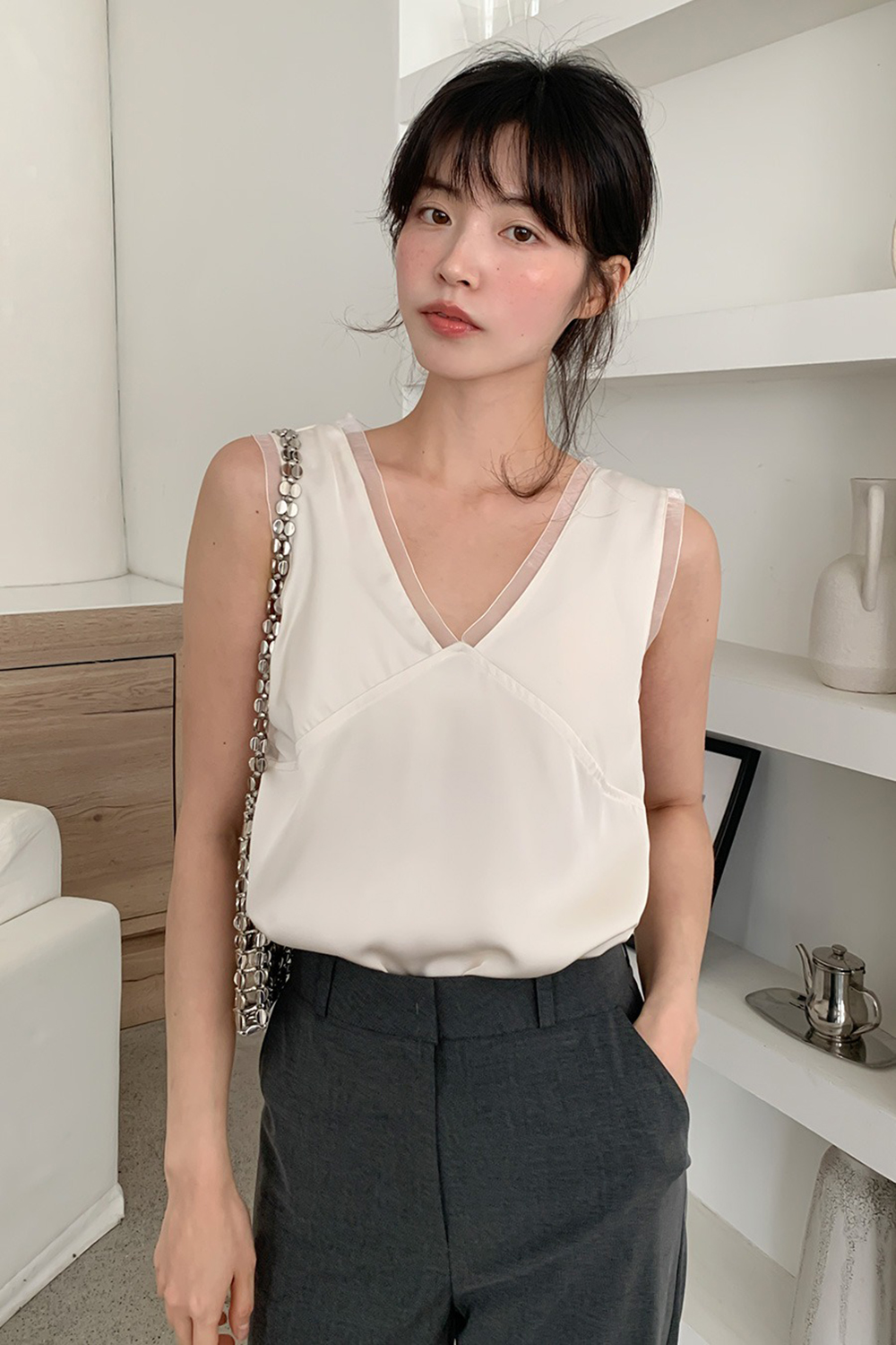 緞面蕾絲拼接V領背心,KOREA,363644,緞面蕾絲拼接V領背心,領500,999免運