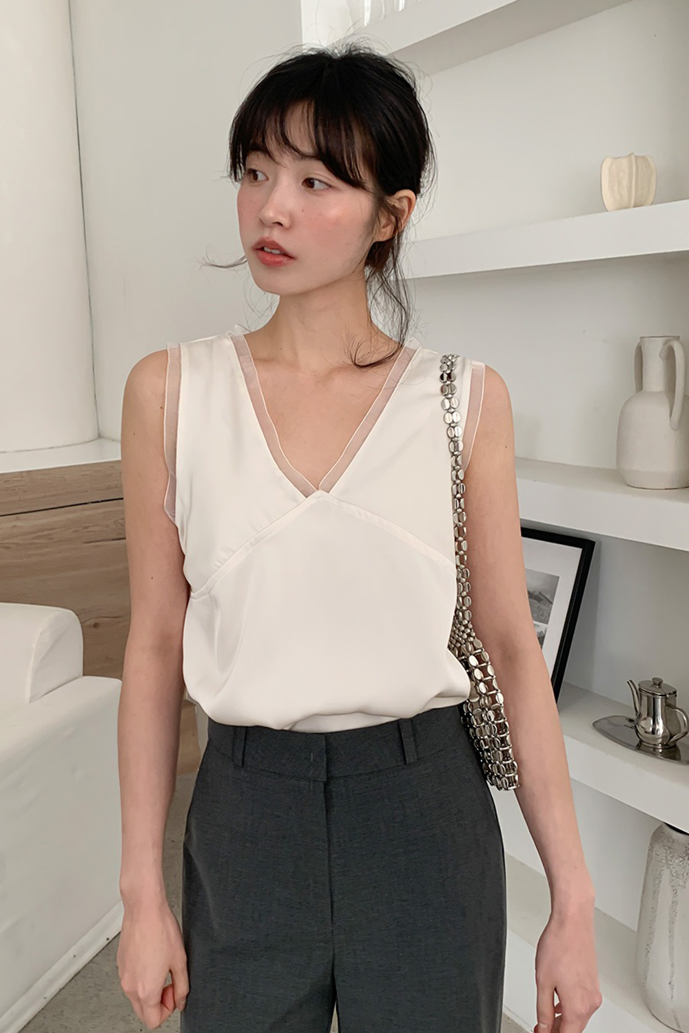 緞面蕾絲拼接V領背心,KOREA,363644,緞面蕾絲拼接V領背心,領500,999免運