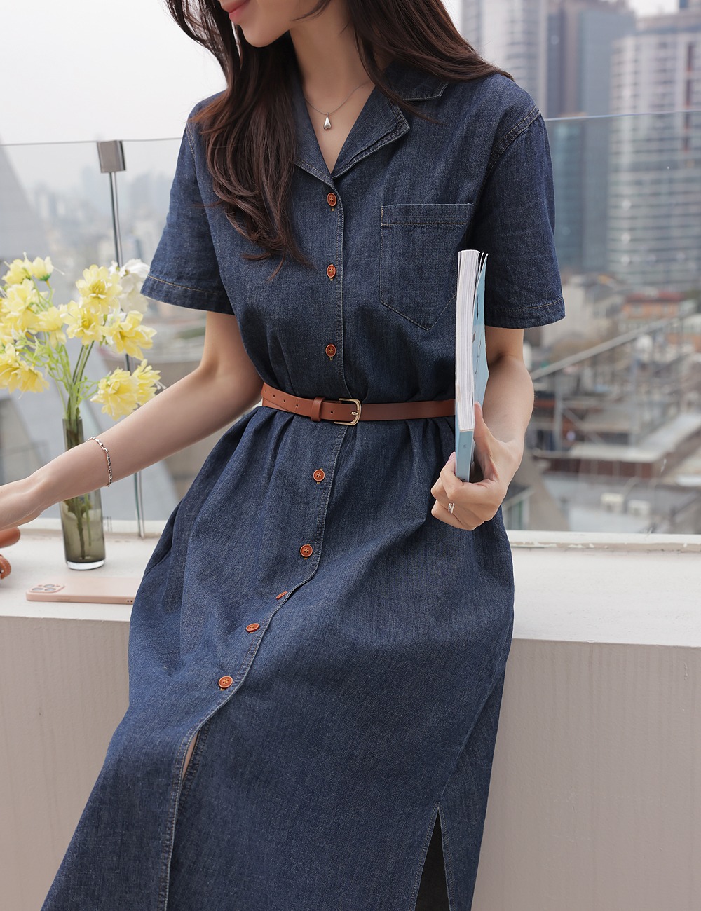 精緻翻領開衩牛仔洋裝,KOREA,365104,精緻翻領開衩牛仔洋裝,周新品優惠,NEWARRIVAL