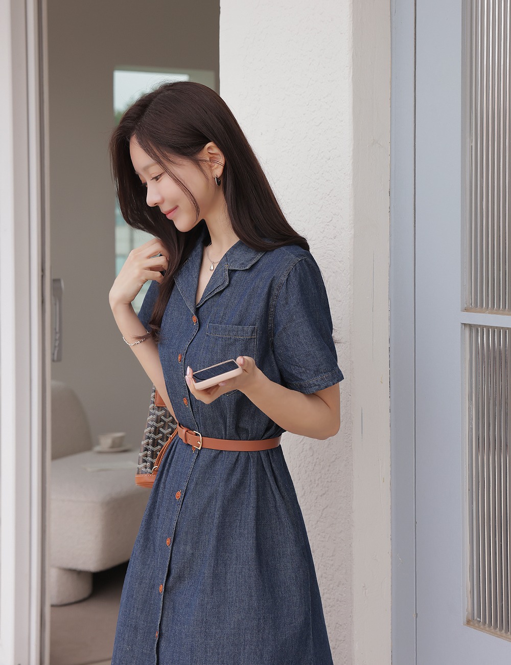 精緻翻領開衩牛仔洋裝,KOREA,365104,精緻翻領開衩牛仔洋裝,周新品優惠,NEWARRIVAL