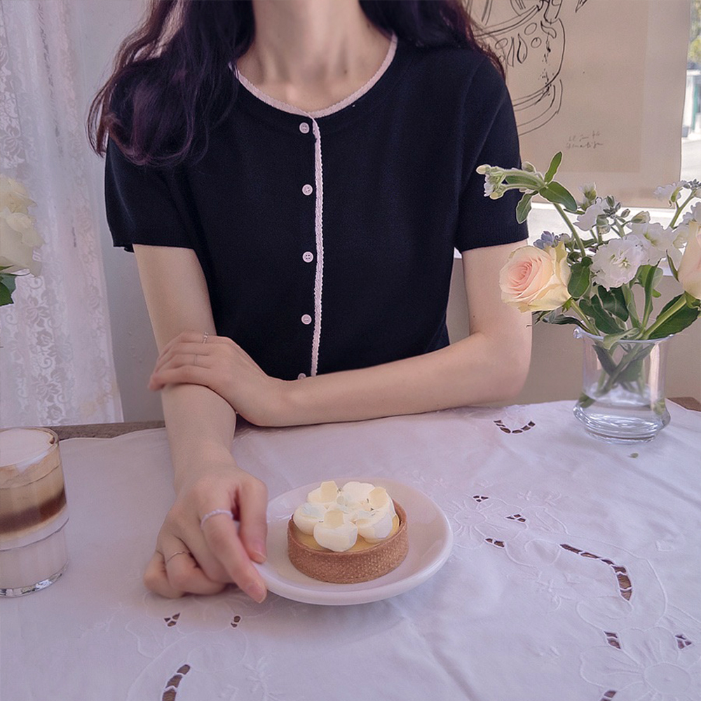甜美蕾絲滾邊針織上衣