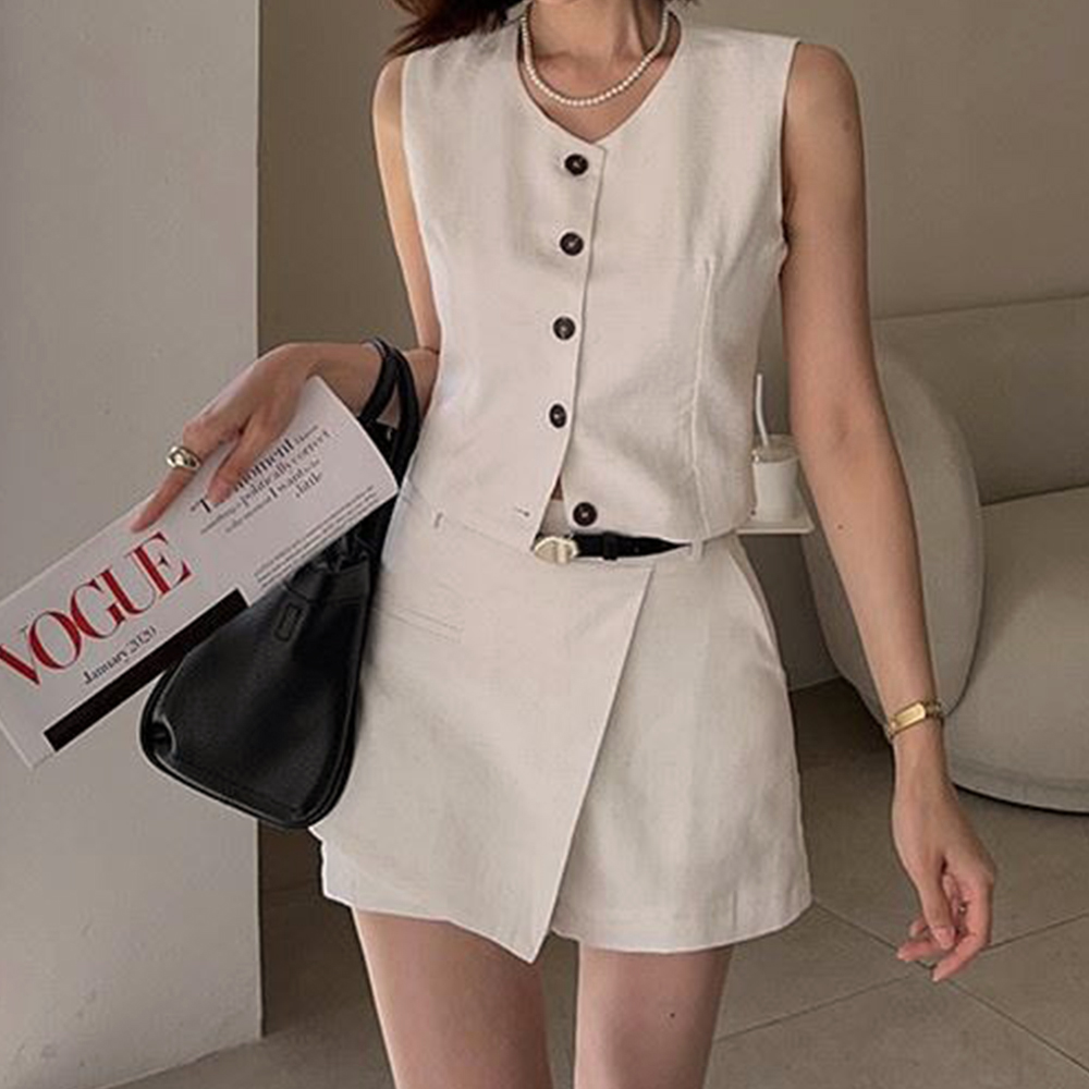 簡約俐落設計背心套裝