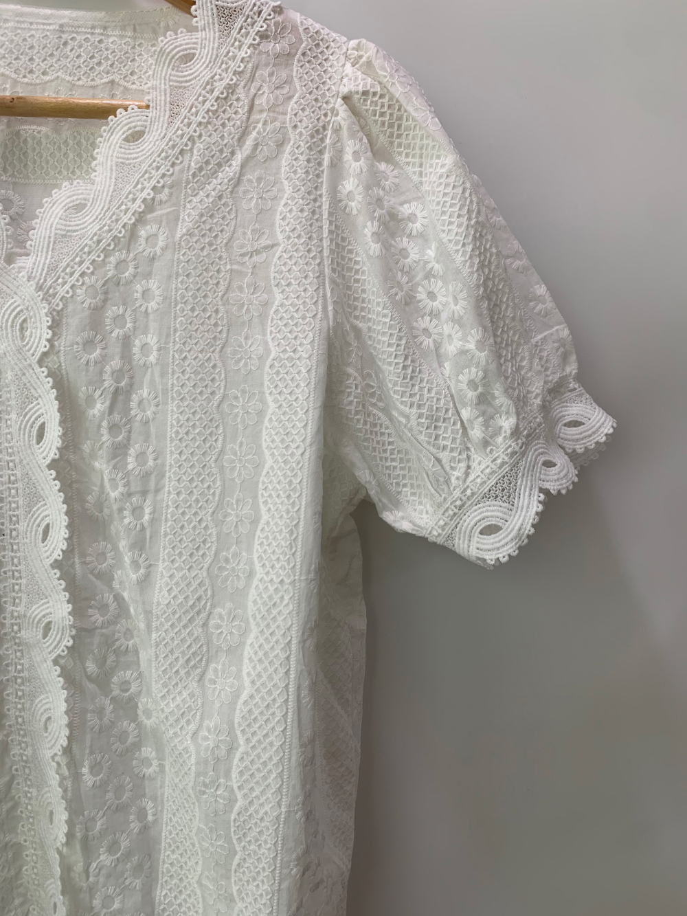 巴洛克風刺繡蕾絲襯衫,Korea,379665,巴洛克風刺繡蕾絲襯衫,領500,999免運