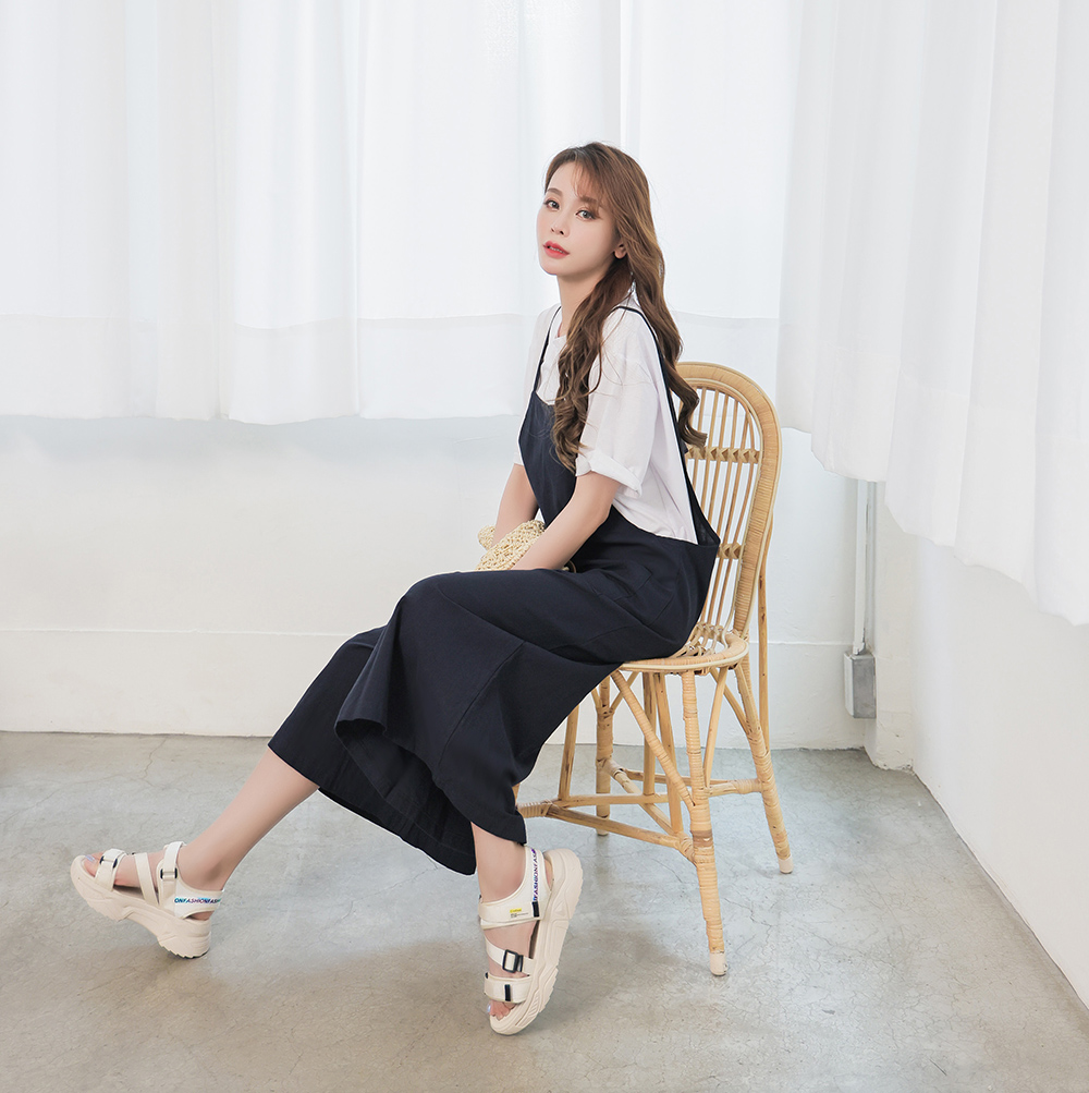 假日休閒口袋控吊帶寬褲