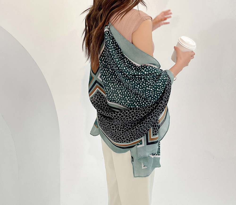 文青復古感柔軟絲巾