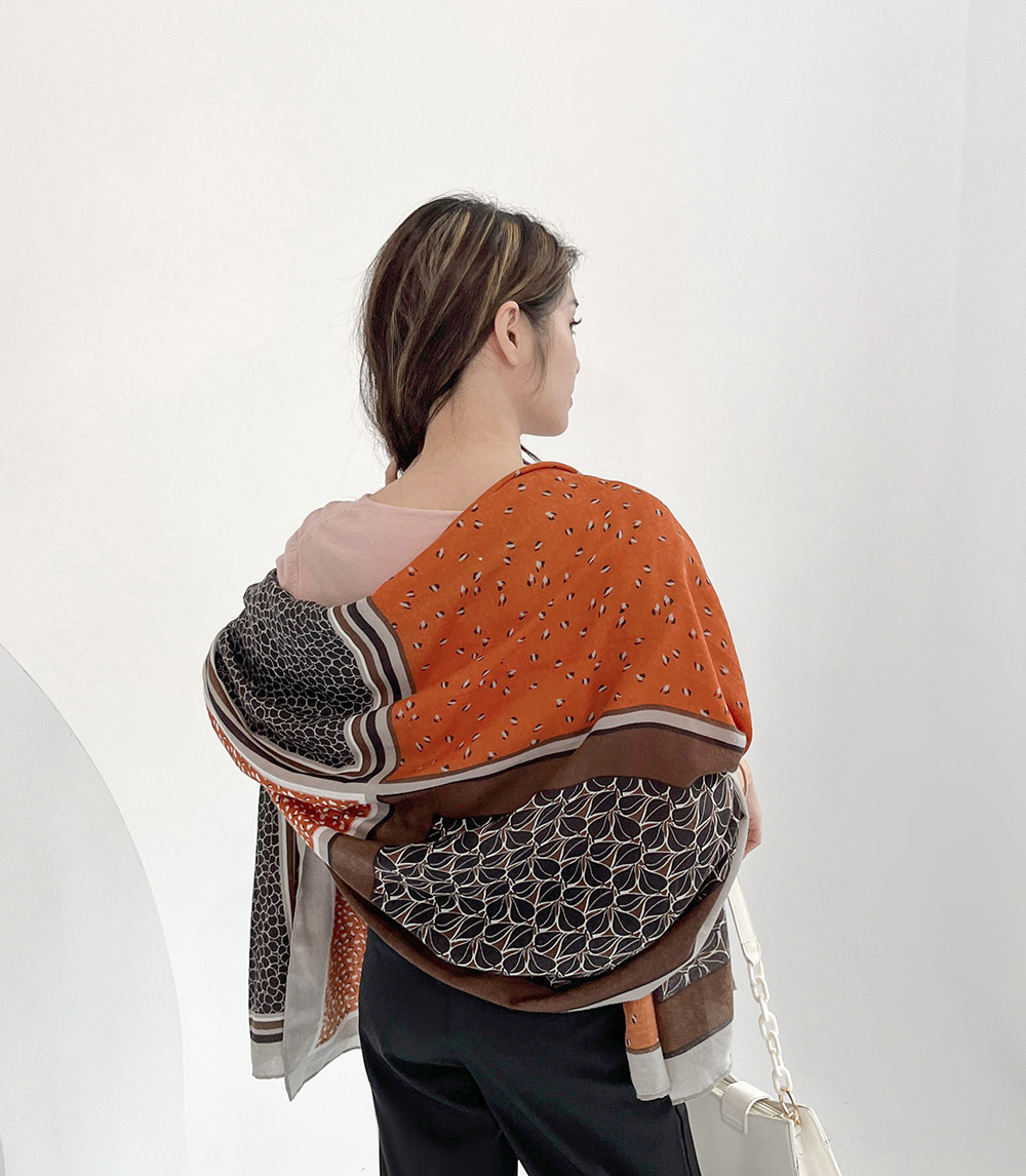 文青復古感柔軟絲巾