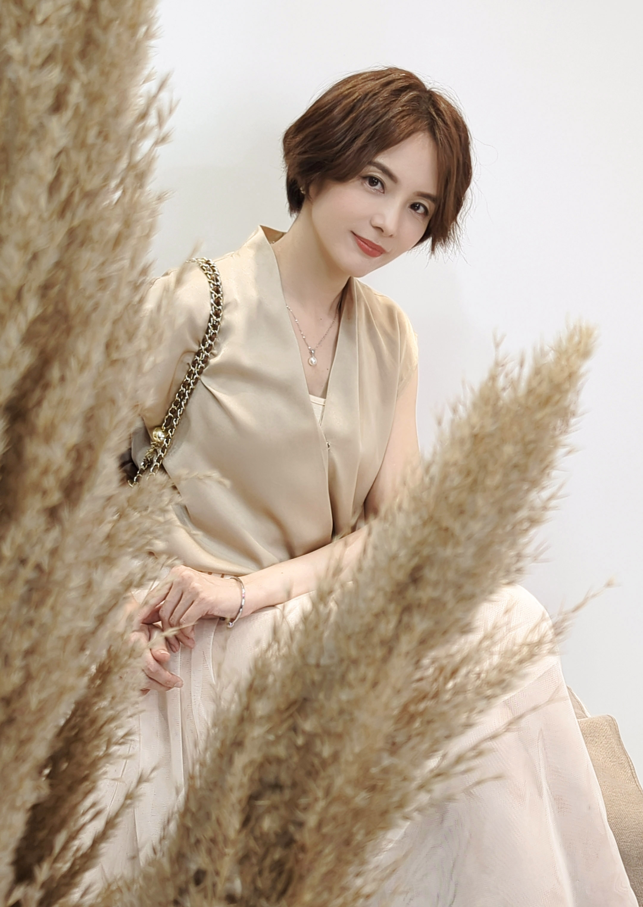 不完美-俐落時尚簡約質感V領上衣