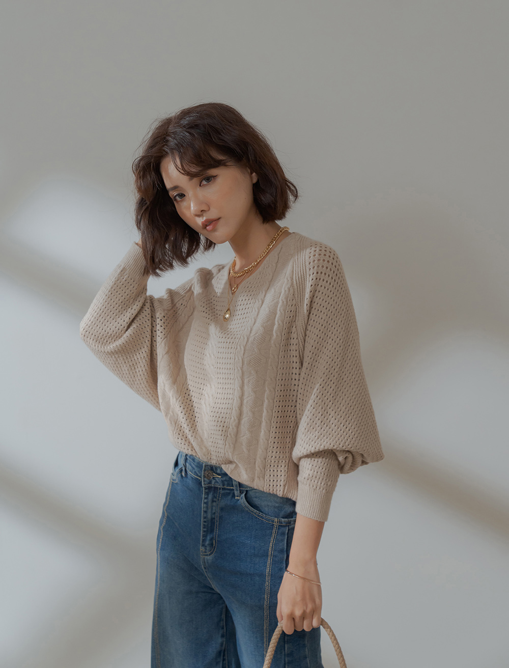 經典鏤空V領燈籠袖針織上衣