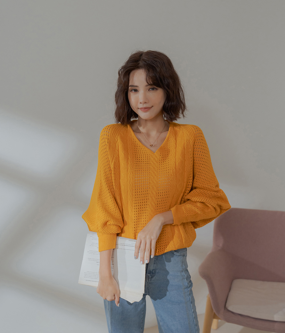 經典鏤空V領燈籠袖針織上衣