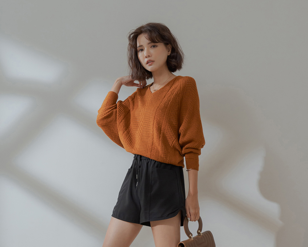 經典鏤空V領燈籠袖針織上衣