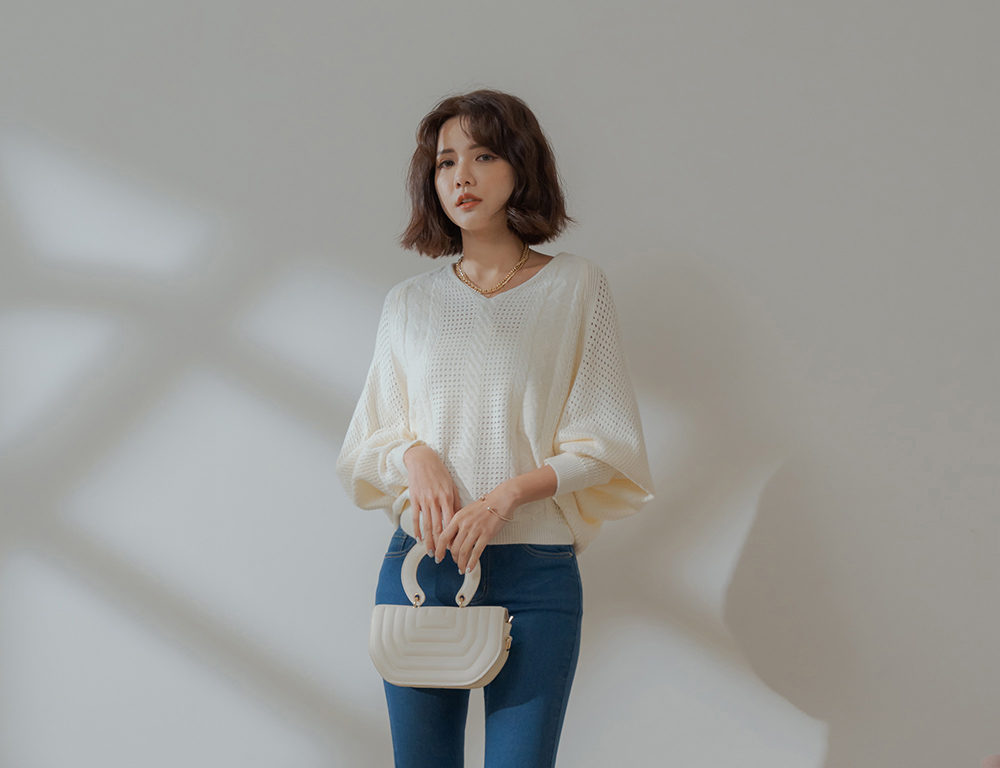 經典鏤空V領燈籠袖針織上衣