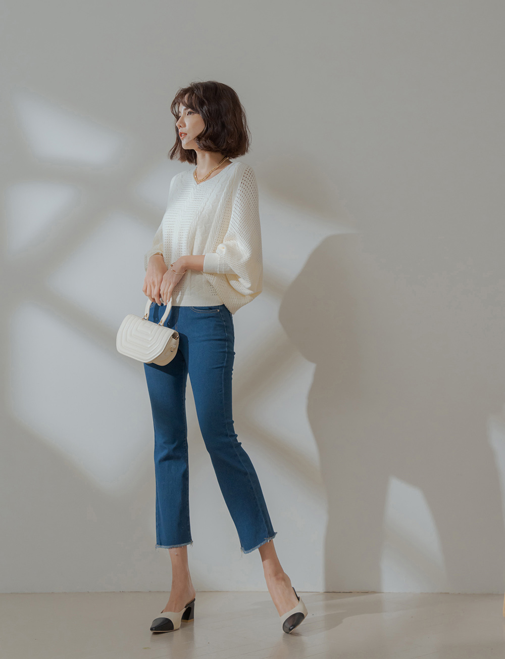 經典鏤空V領燈籠袖針織上衣